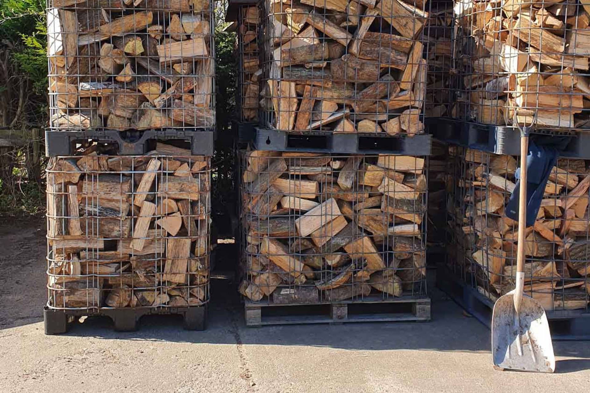 kiiwanis-moerdijk-levering-kuub-kratten-houtvoorraad